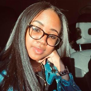 Meet your Posher, Olivia